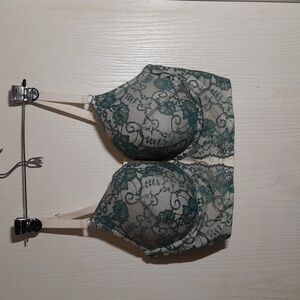 Torrid white and teal lace bra, wired, extra support from bustier style, 42DD
